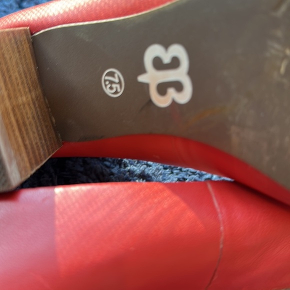 Betabrand Red Block Heel Pumps – Size 7.5 | Classic Work-to-Weekend Comfort Heel - Picture 5 of 7